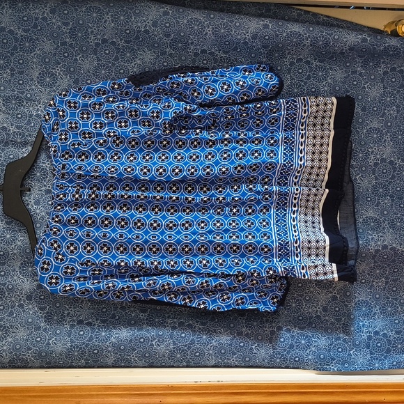Blue Patterned Women's Top No Size But Fits Like A Large. - Picture 2 of 5